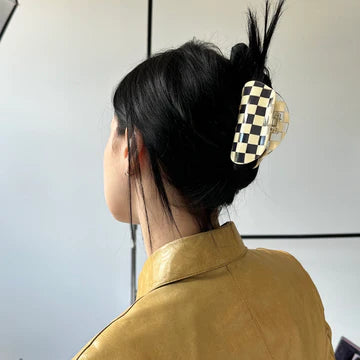 Checker Claw Clip in Clear