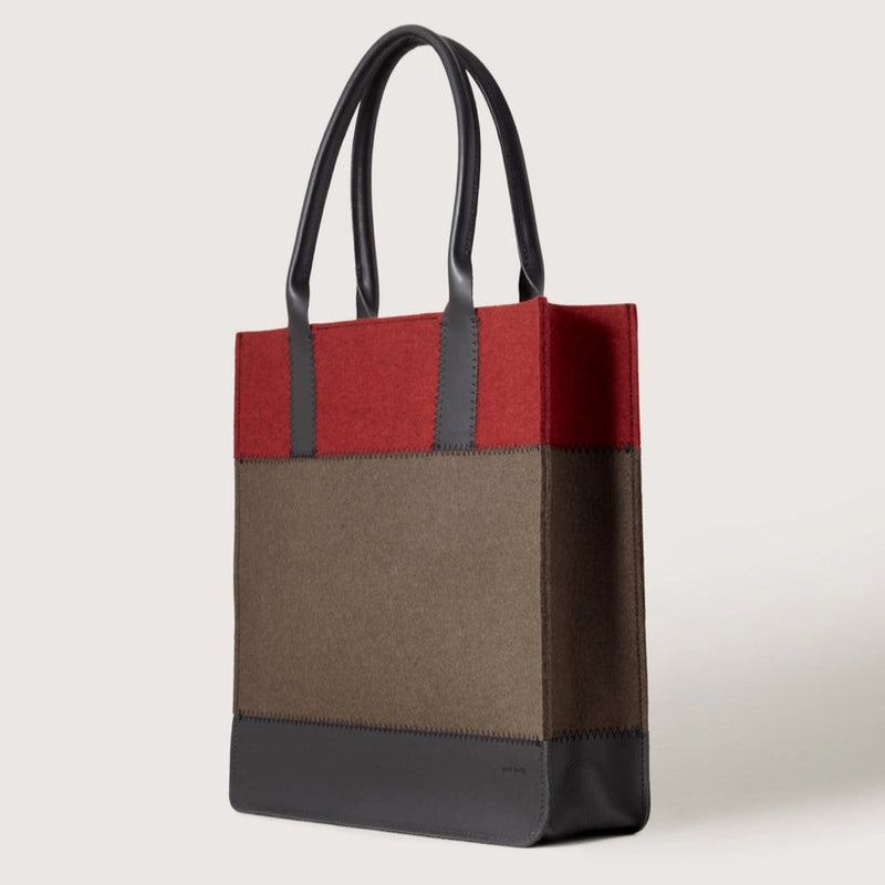 Jaunt Merino Wool Tote in Tobacco/Cherry Black