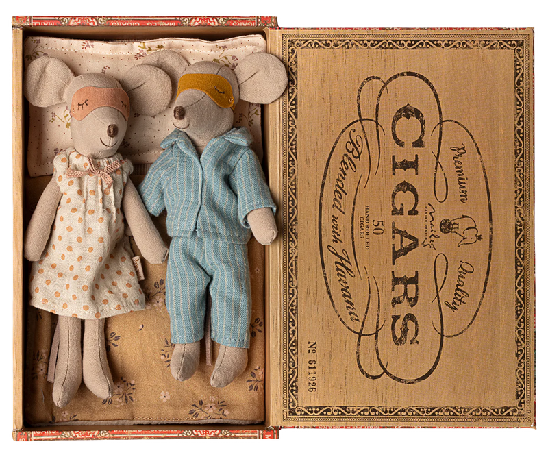 Maileg, Mum & Dad mice in Cigarbox
