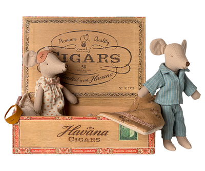 Maileg, Mum & Dad mice in Cigarbox