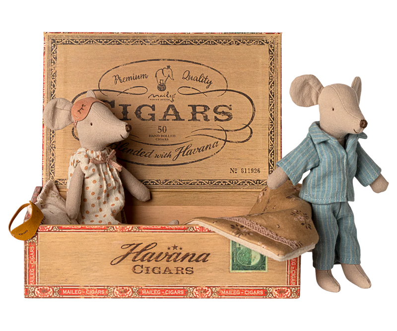Maileg, Mum & Dad mice in Cigarbox
