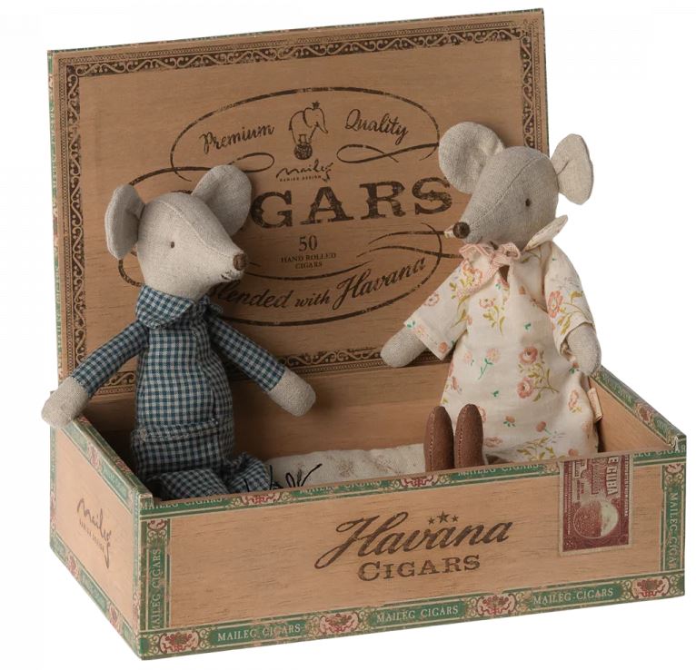 Maileg, Grandma & Grandpa Mice in Cigarbox