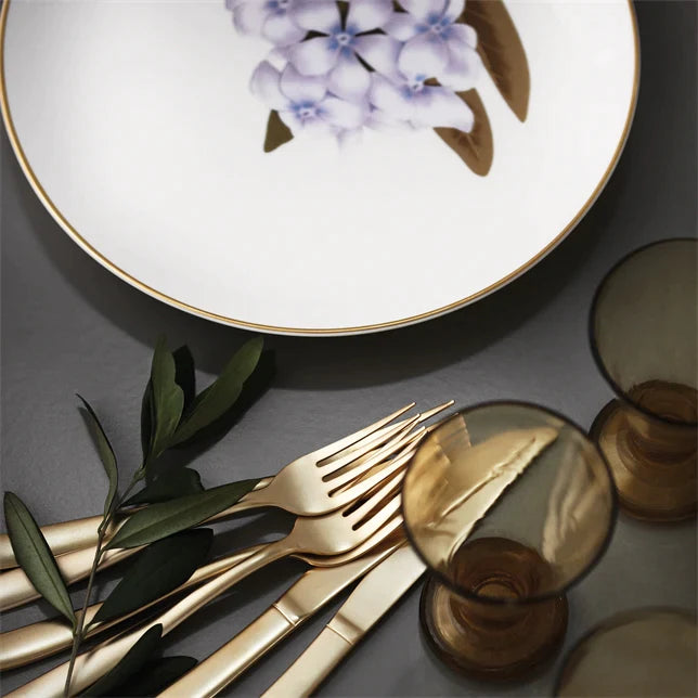 Royal Copenhagen Flora: Rhododendron Dinner Plate