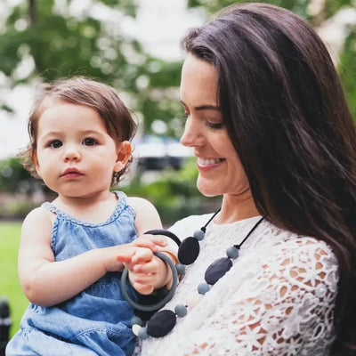 Chewbeads, Tribeca Teething Necklace in Black