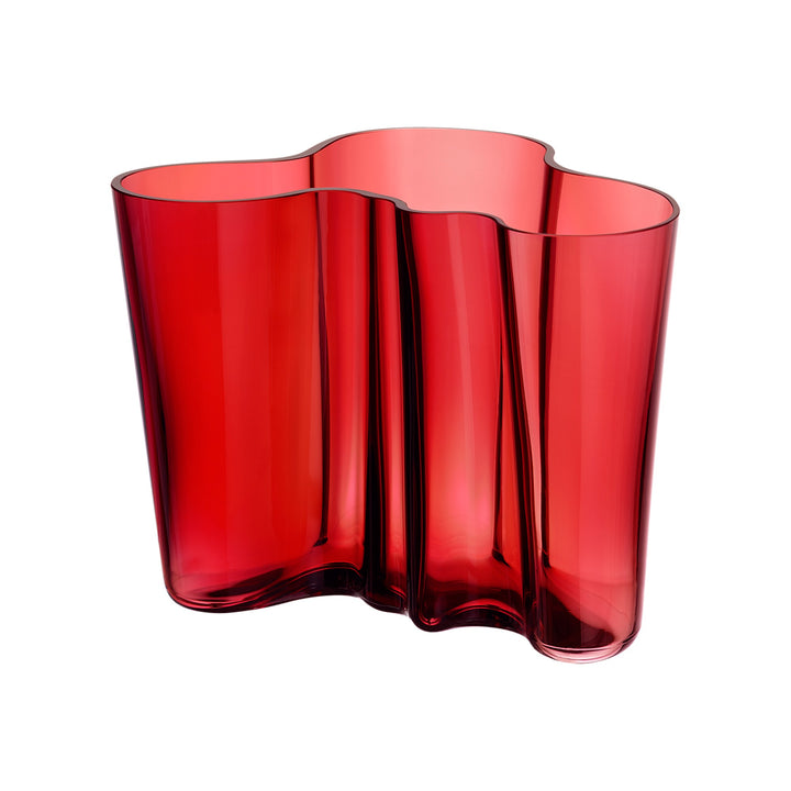 イッタラ　 Aalto Vase 120mm フレーミングレッド Iittala, Alvar Aalto Collection Vases in Cranberry – AKAR Design