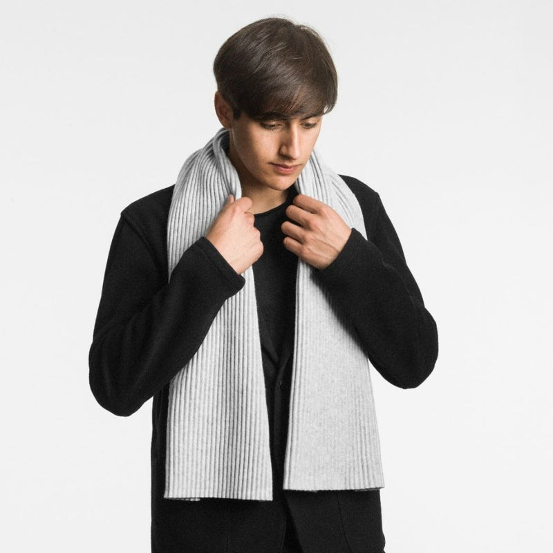 Short Pleece Scarf in Light Grey